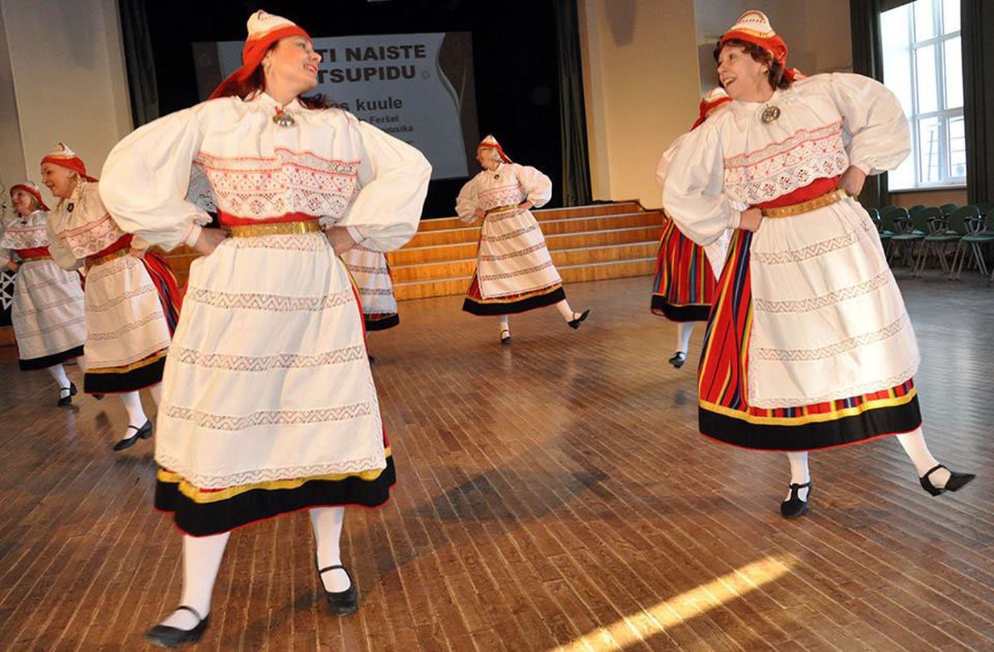 На концерте в честь повторного открытия йыхвиской певческой сцены и завершения лета выступит также местная женская танцевальная группа "Gevi".