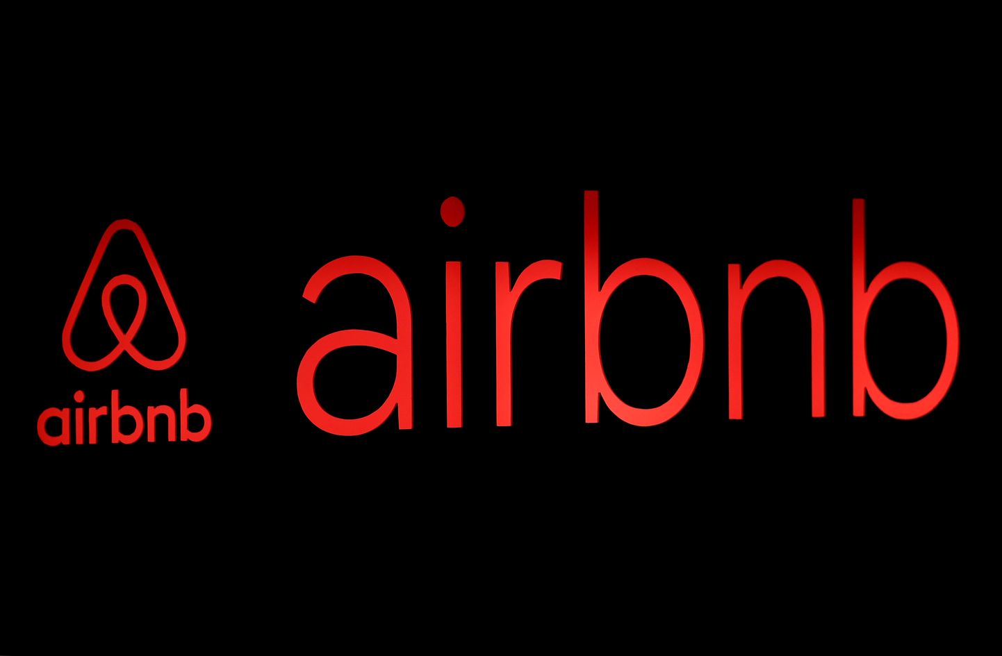 Airbnb logo Tokyos.