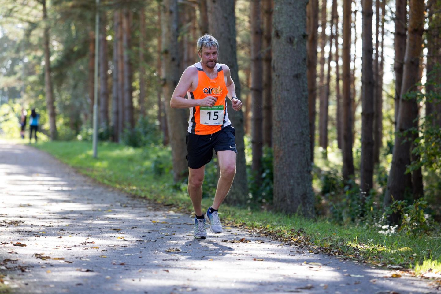 Kogenud jooksutreener Einar Kaigas ärgitab inimesi jooksma tulema. Kiiremad saavad võimeid proovida juba homme, kui Viiratsis selgitatakse Viljandimaa murdmaajooksu meistreid.