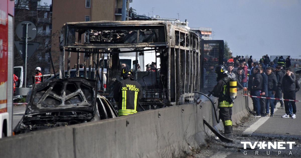 Un uomo dirotta e dà fuoco a un autobus con 51 bambini in Italia