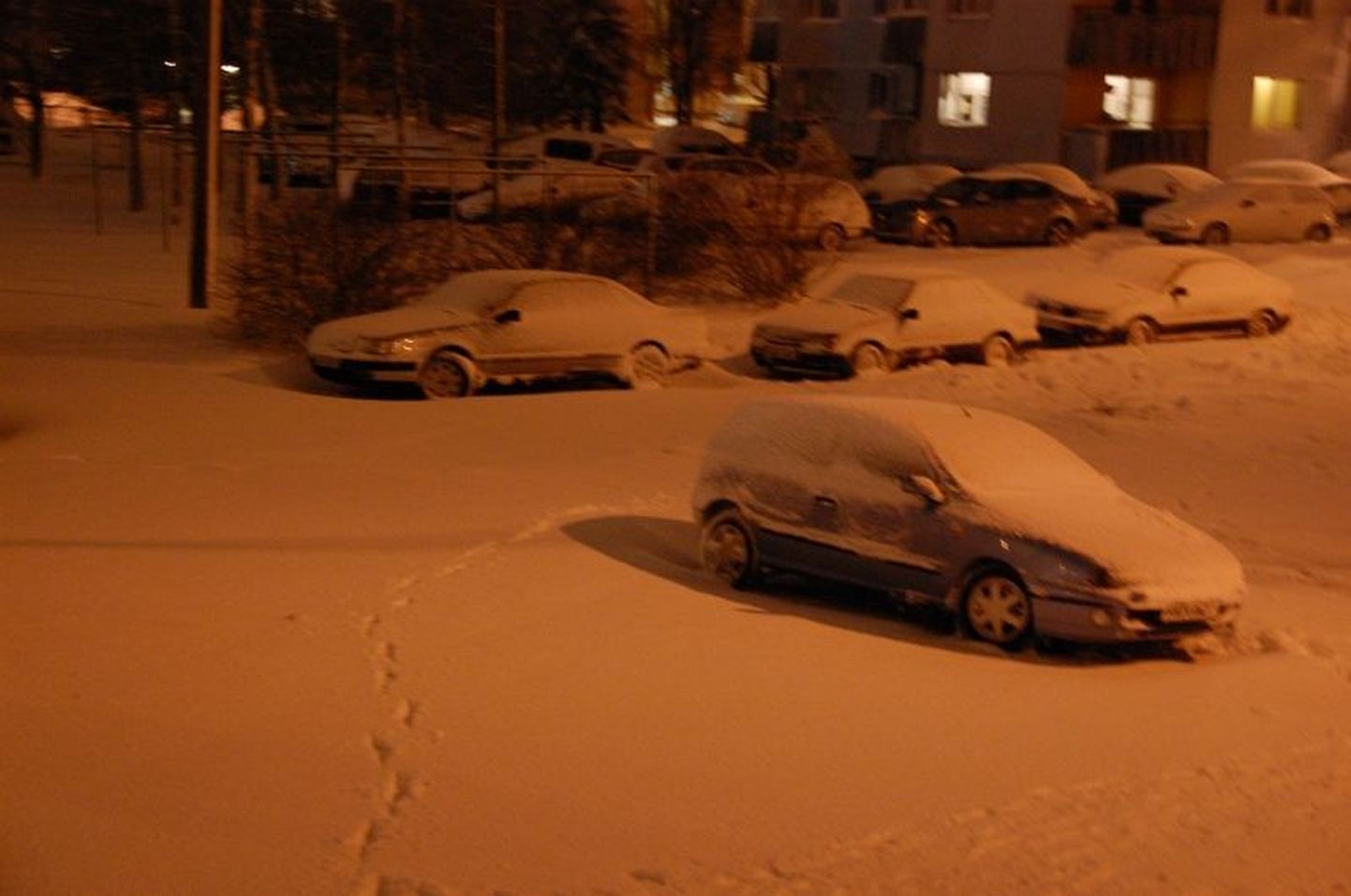 Lumme mattunud autod pühapäeva õhtul Õismäel.