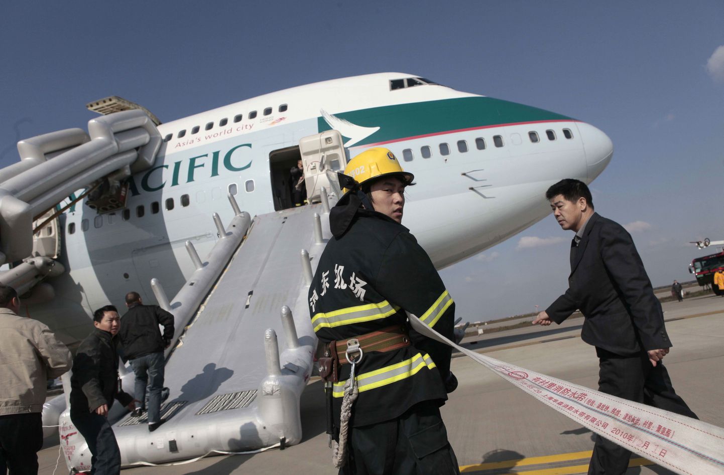 Lennufirmale Cathay Pacific kuuluv Boeing 747 oli sunnitud tegema hädamaandumise ka detsembri alguses. Toona oli põhjuseks põlev mootor.