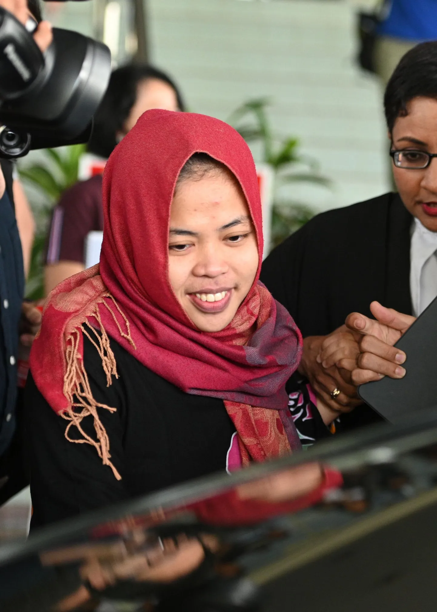 Vahi alt vabastastud indoneeslanna Siti Aisyah, keda süüdistati Põhja-Korea liidri Kim Jong-uni poolvenna Kim Jong-nami tapmises.