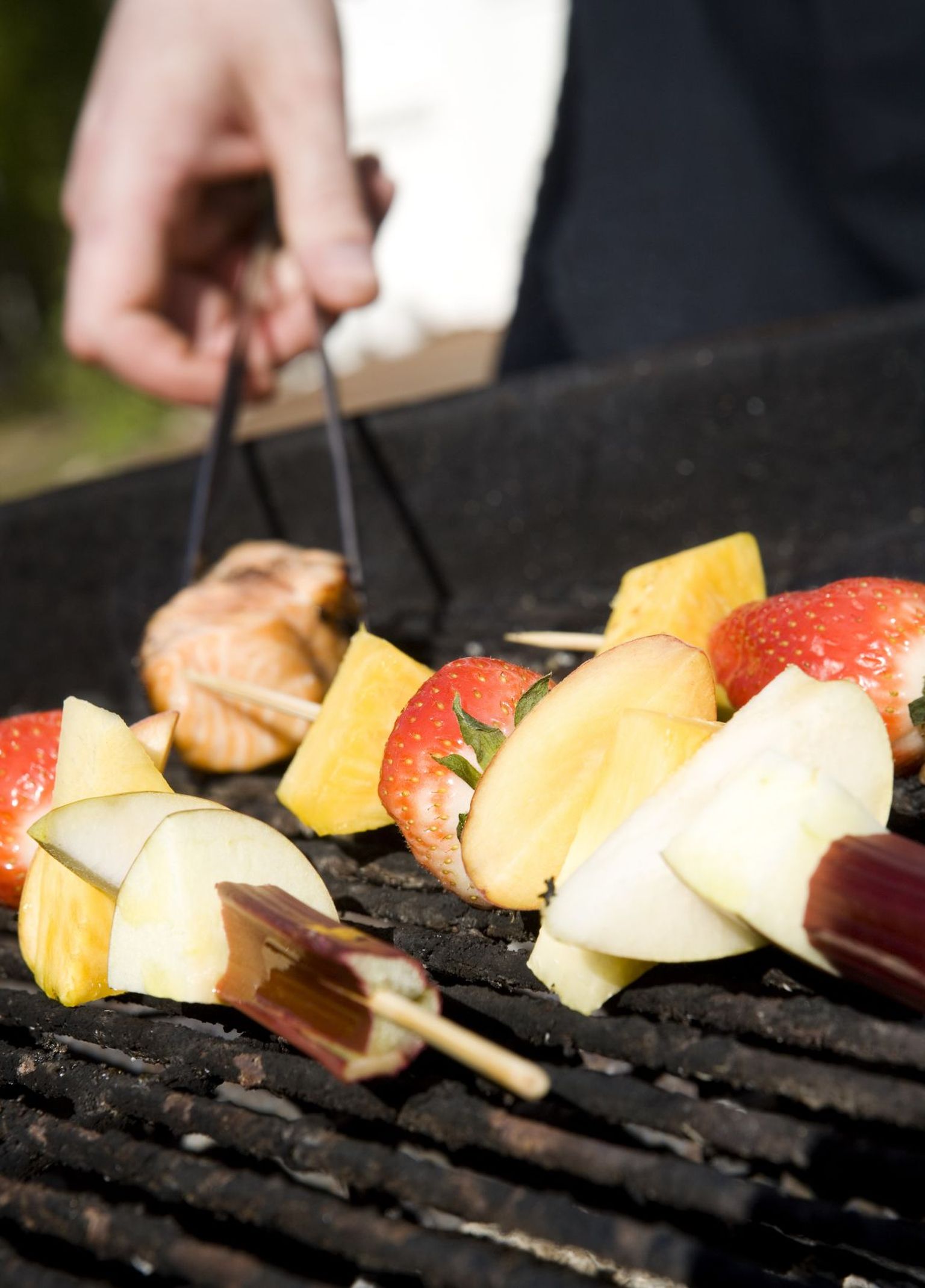 Grillpeol tuleks kinni pidada olulistest ohutusnõuetest, ükskõik, kas grillitakse liha või puu- ja juurvilju.