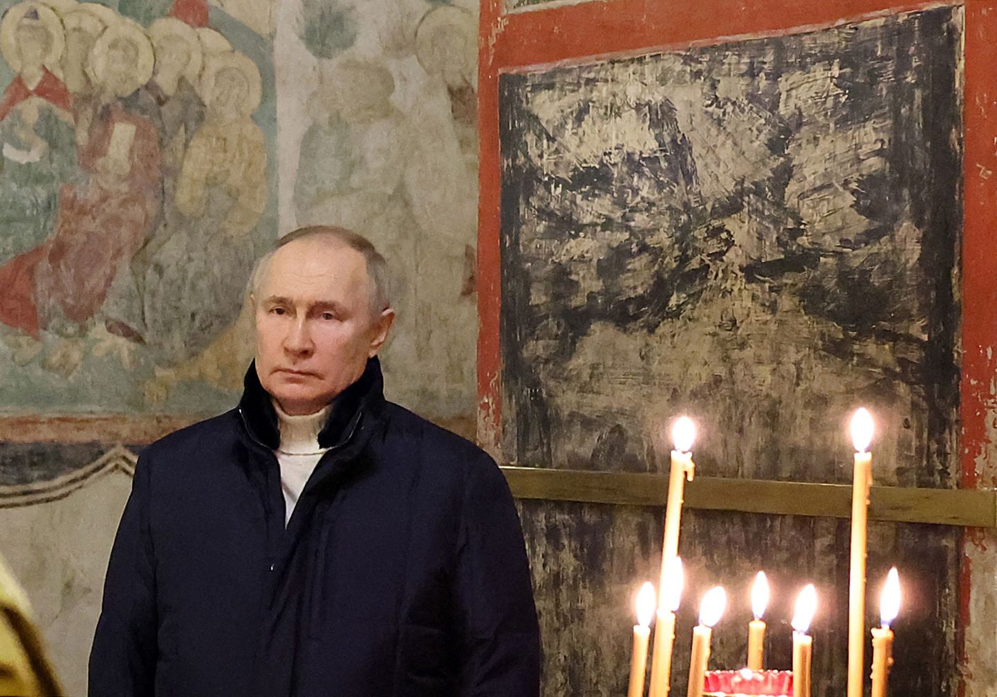 Putin 6. jaanuaril katedraalis ihuüksi.