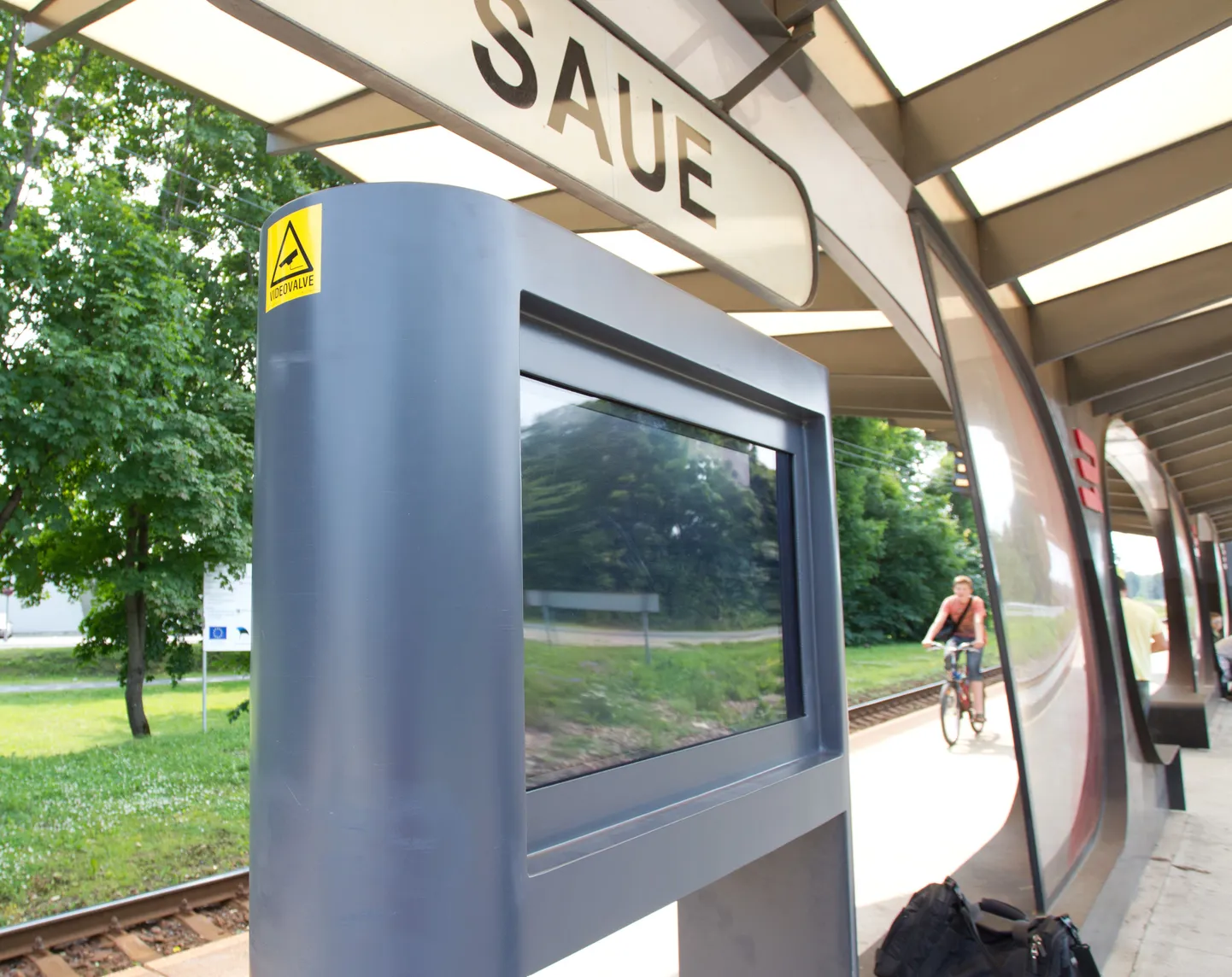 Suuremad raudteepeatused varustati elektrooniliste infotabloodega. Saue raudteepeatus.