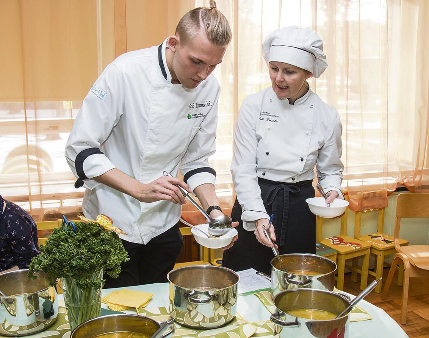 Eksperte esindasid žüriis Pärnumaa kutseõpetaja Taisi Talviste ja Lime Lounge’i kokk Erik Tammeleht. “Kui on lihtne supp, on sellega kerge eksida,” tõdesid professionaalid.