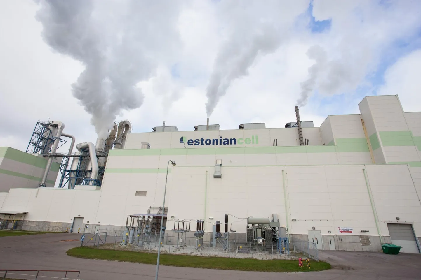 Kundas tegutsev Estonian Cell on Eesti suurim elektritarbija. Kui praegu maksab ettevõte tavatarbijaga võrreldes poole väiksemat elektriaktsiisi, siis mõne aasta pärast võib Estonian Cell saada maksulae ka taastuvenergia tasule.