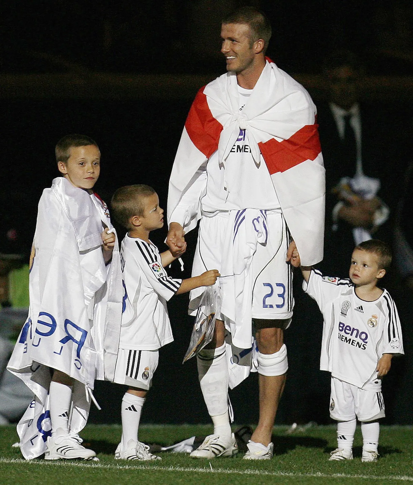 David Beckham koos poegade Brooklyni (vasakul),Romeo ja Cruziga