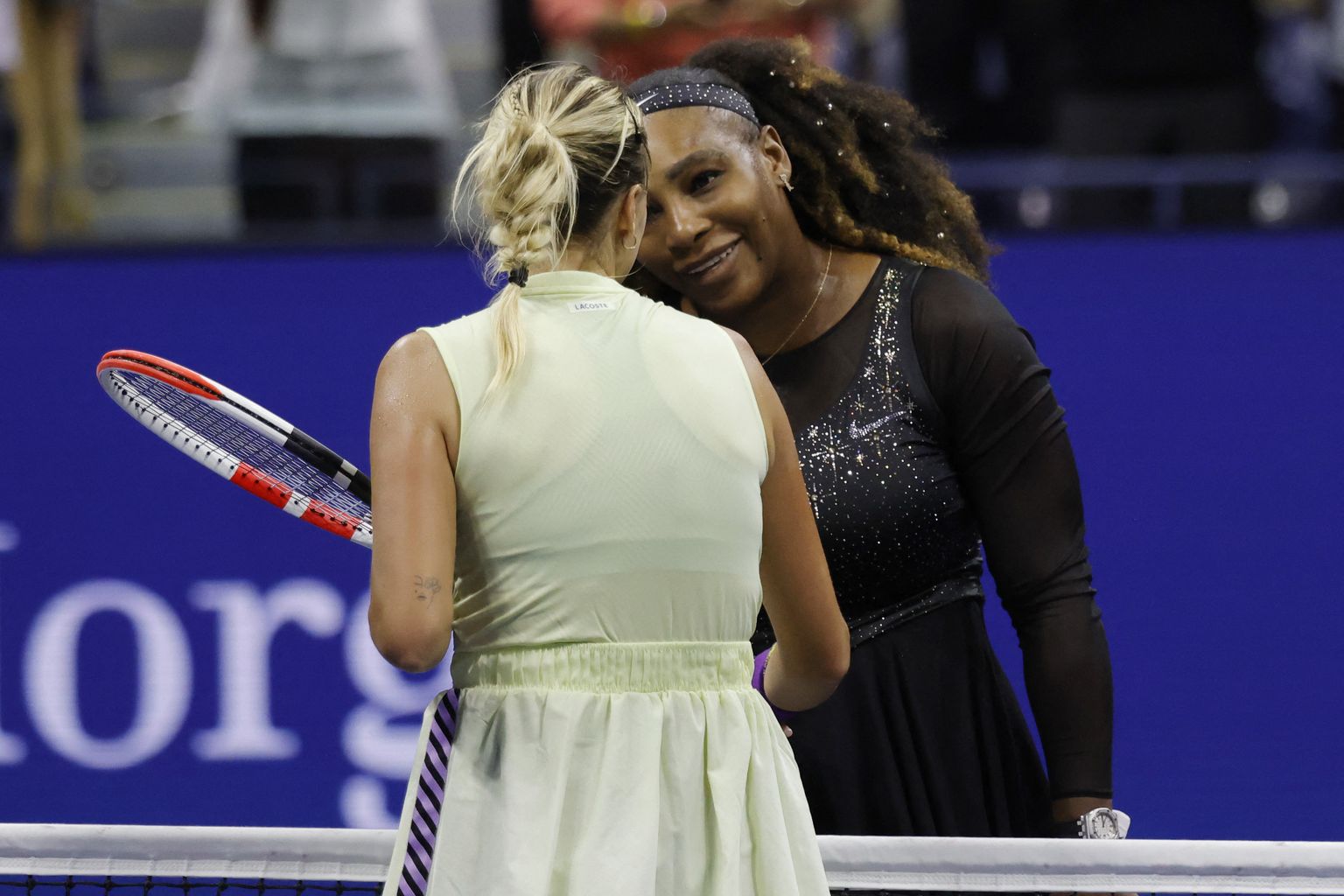 Anett Kontaveit (vasakul) ja Serena Williams.