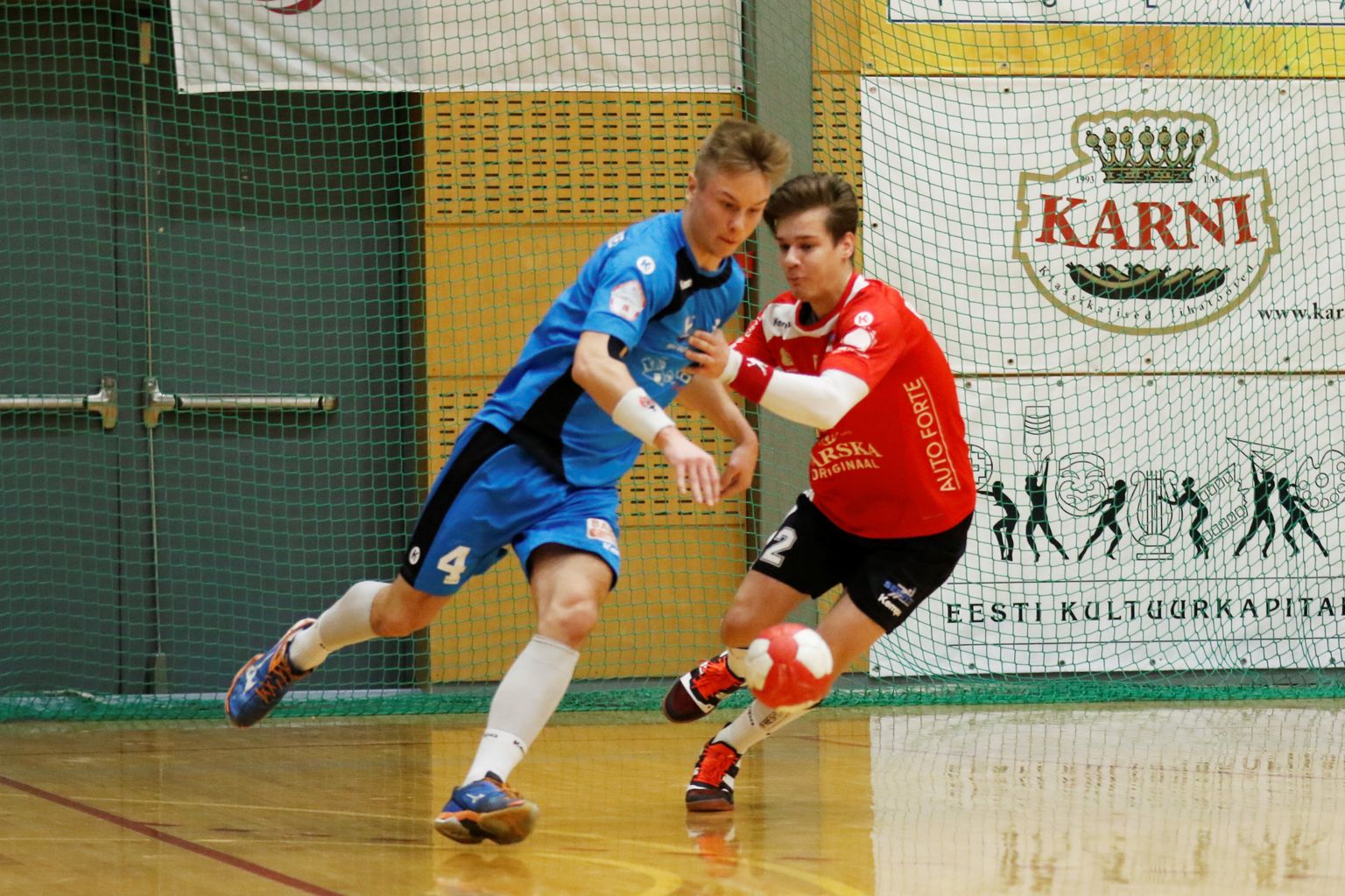 Noored Serviti mängijad särasid väravatega. Sander Sarapuu (pildil punases nr 2) viskas koduklubi eest kokku 6 väravat.