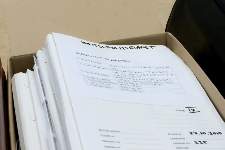 Нынешнее решение Европейского суда по правам человека продолжило и без того долгую историю многотомного уголовного дела против нарвской коррупции, начатого Полицией безопасности в октябре 2010 года. Блюстители законов прокололись на слежке.
