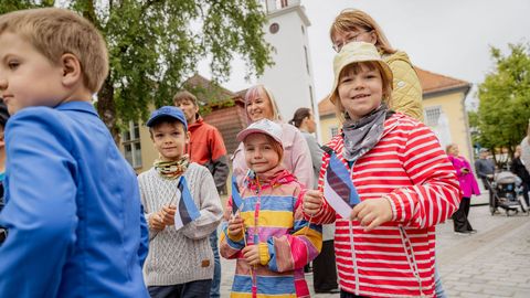 SUUR GALERII ⟩ Laste kevadpäev täitis tänavad mudilastega