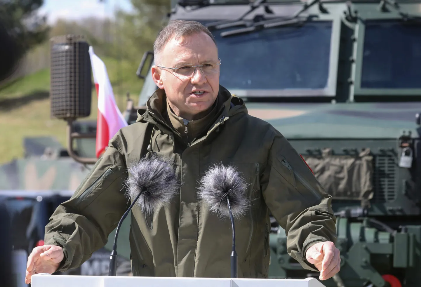 Poola president Andrzej Duda 26. aprillil 2024 Leedus sõjaliste õppuste Brave Griffin 24/II ajal pressikonverentsi andmas.