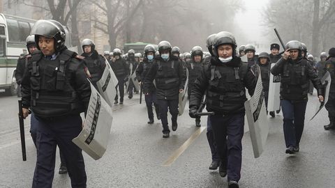 Kasahstani politseinikke süüdistatakse piinamises
