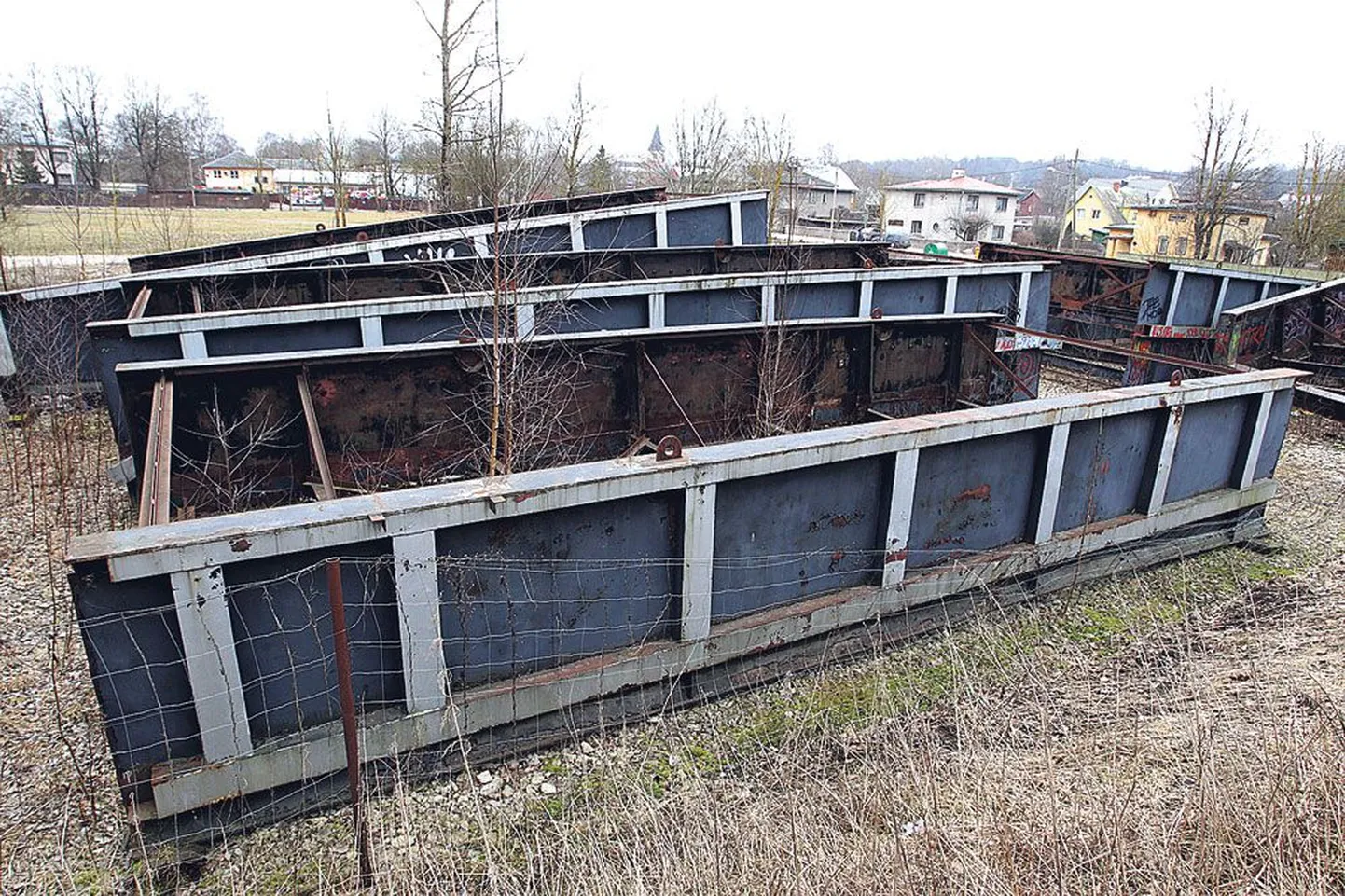 Raudsild on 2007. aasta kevadest saadik seisnud Supilinnas Marja-Oa ristmiku juures.