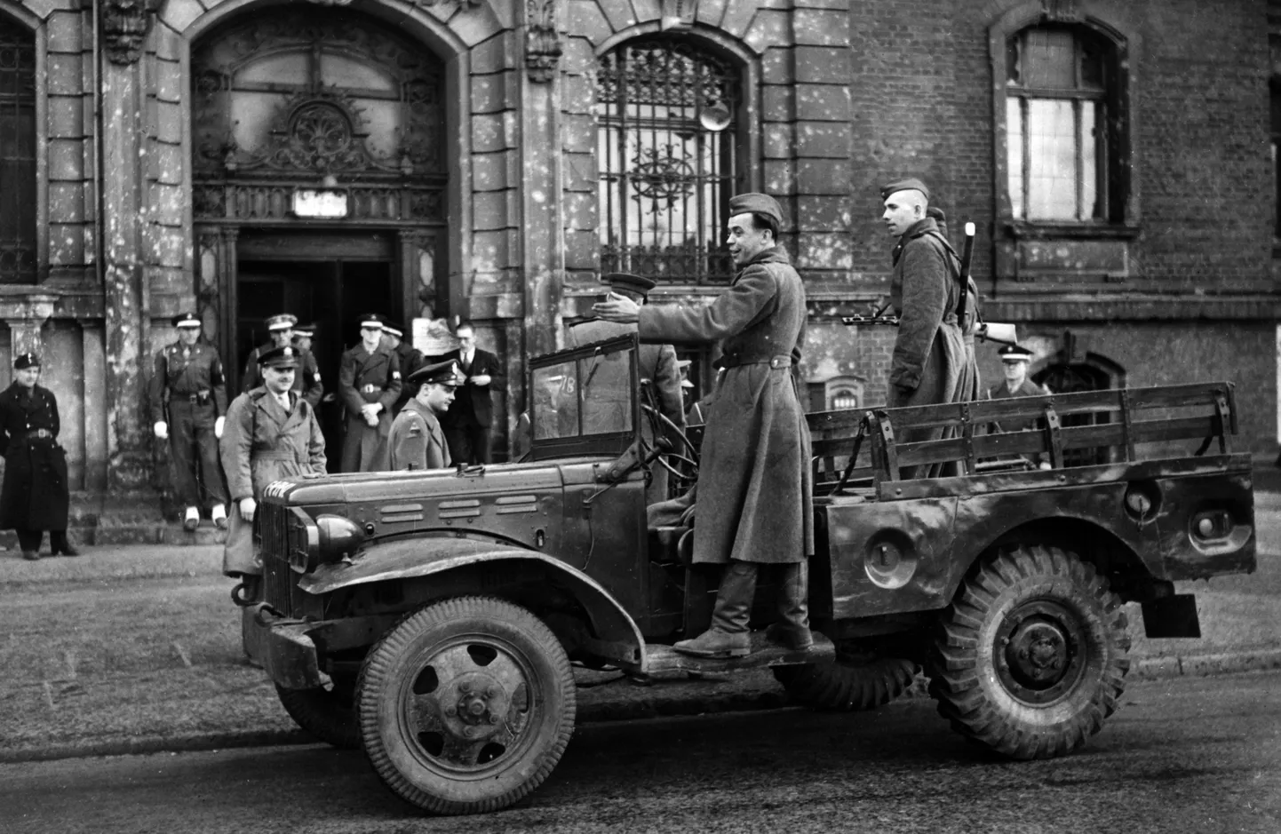 Nõukogude ja USA sõdurid 1945. aastal Berliinis