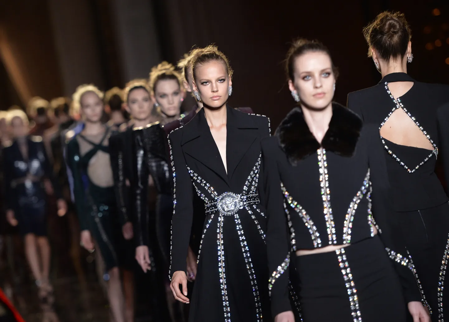 Elisabeth Erm esitleb moeikoon Donatella Versace`i kollektsiooni.