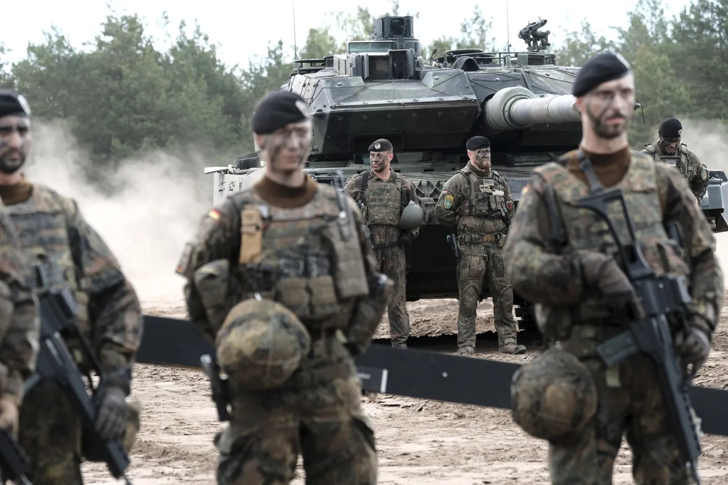 Saksa sõdurid tänavu 7. juulil Pabrades, mida oli parasjagu väisamas kantsler Olaf Scholz ning Leedu president Gitanas Nauseda.