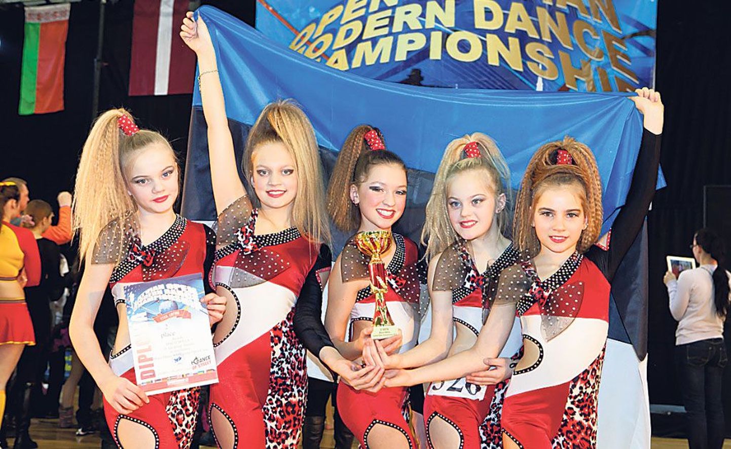 Läti meistrivõistlustel läks Pärnumaa tantsutruppidest kõige paremini tantsukooli WAF Dance diskoneidudel, kes tulid väikese grupi kategoorias teisele kohale.