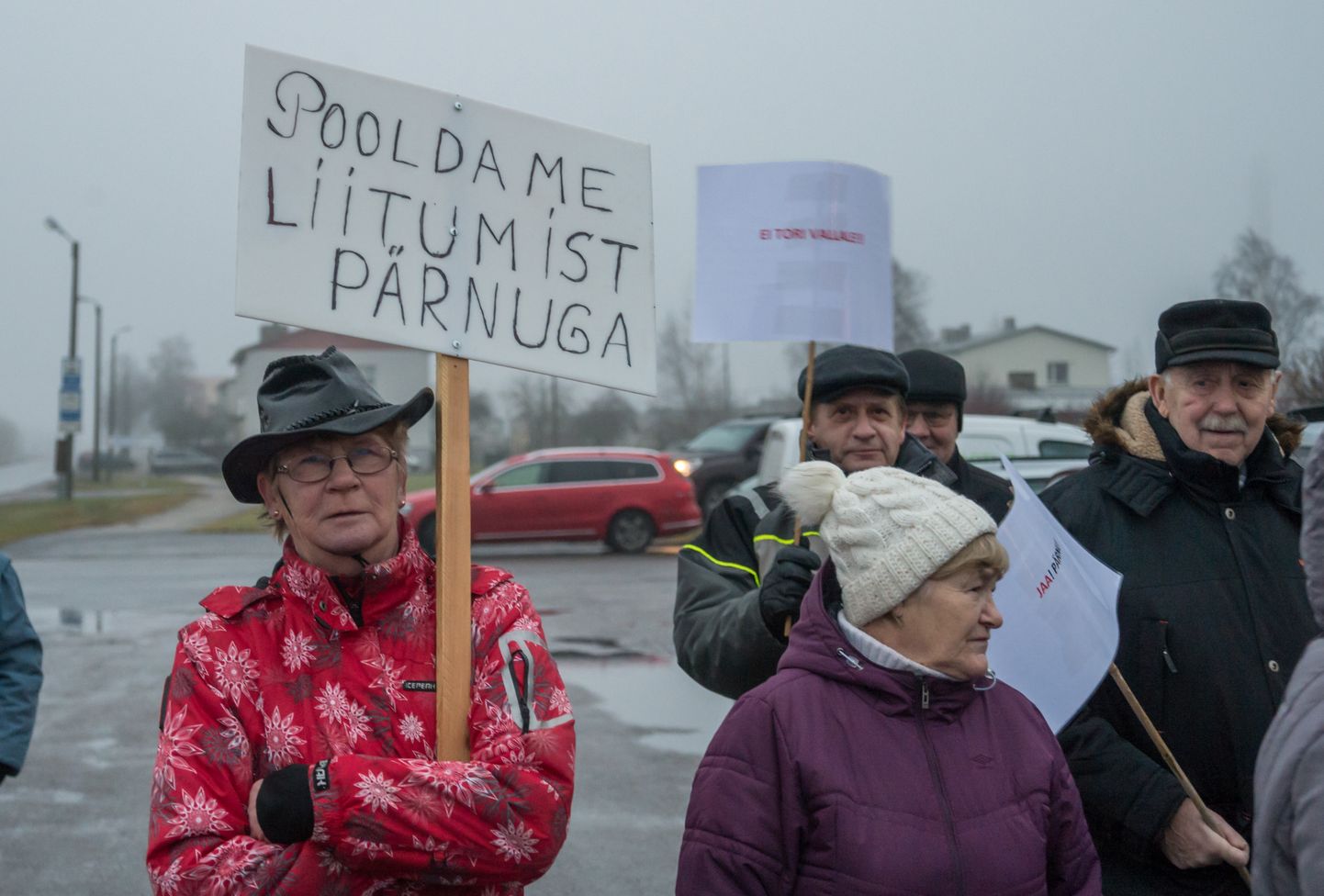 2016. aasta lõpp möödus Sauga vallas meeleavaldustega: sajad elanikud soovisid Tori valla asemel liituda Pärnu linnaga.