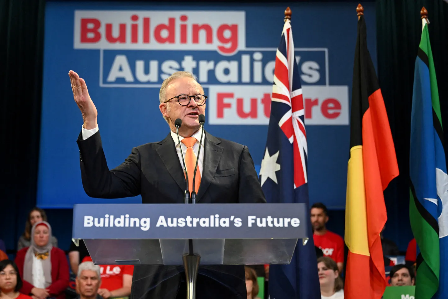 Austraalia peaminister Anthony Albanese esinemas 27. aprillil Sydneys valimiskampaania üritusel.