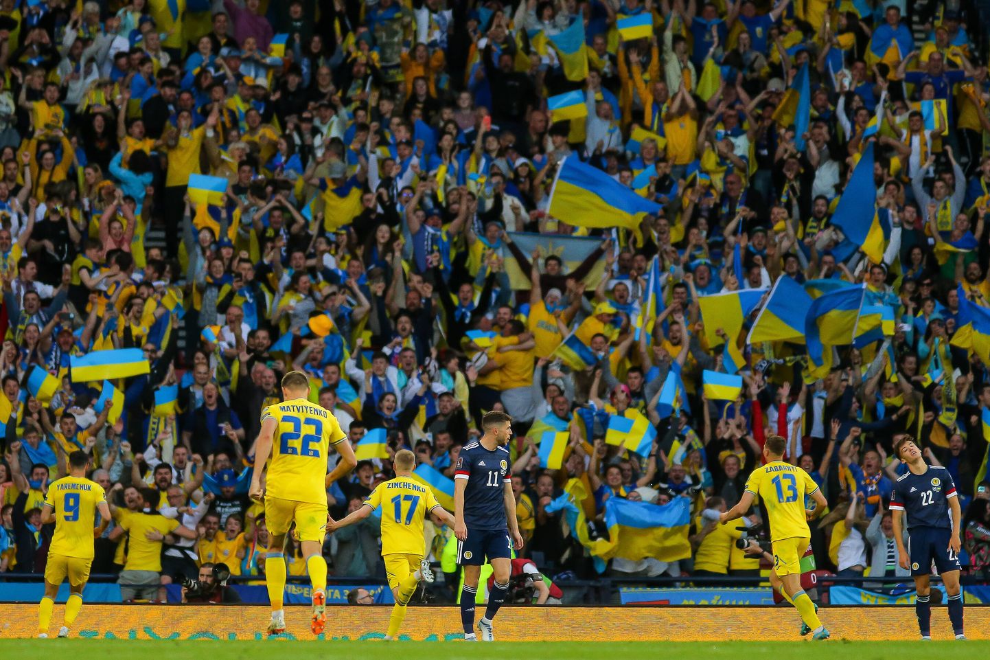 Ukraina jalgpallikoondis alistas 1. juunil 2022 Glasgow's Šotimaa koondise ja on ühe mängu kaugusel Kataris toimuvatele jalgpalli maailmameistrivõistlustele jõudmisest. Ukraina peab selleks alistama 5. juunil 2022 Cardiffis Walesi