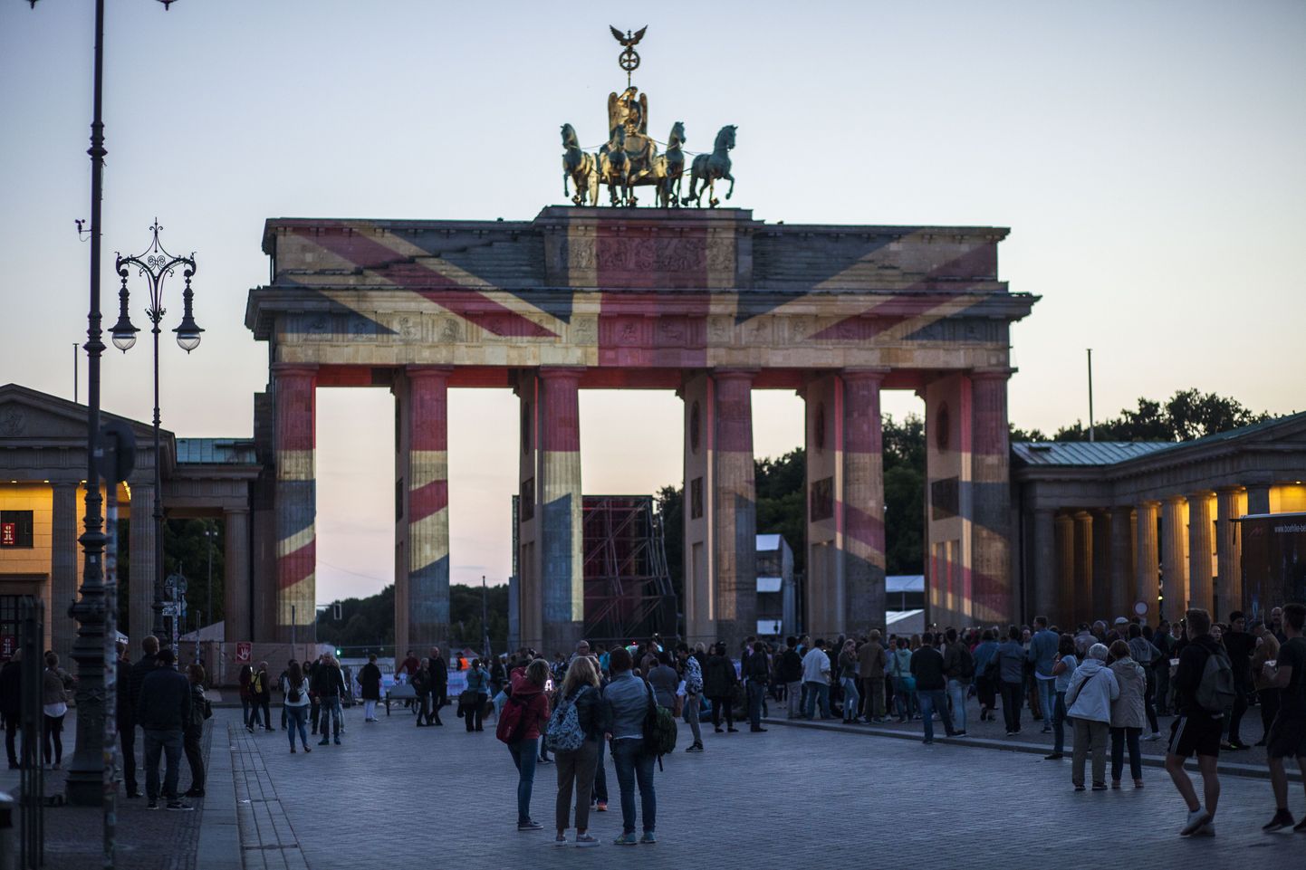 Suurbritannia lipuvärvides Brandenburgi värav Berliinis.