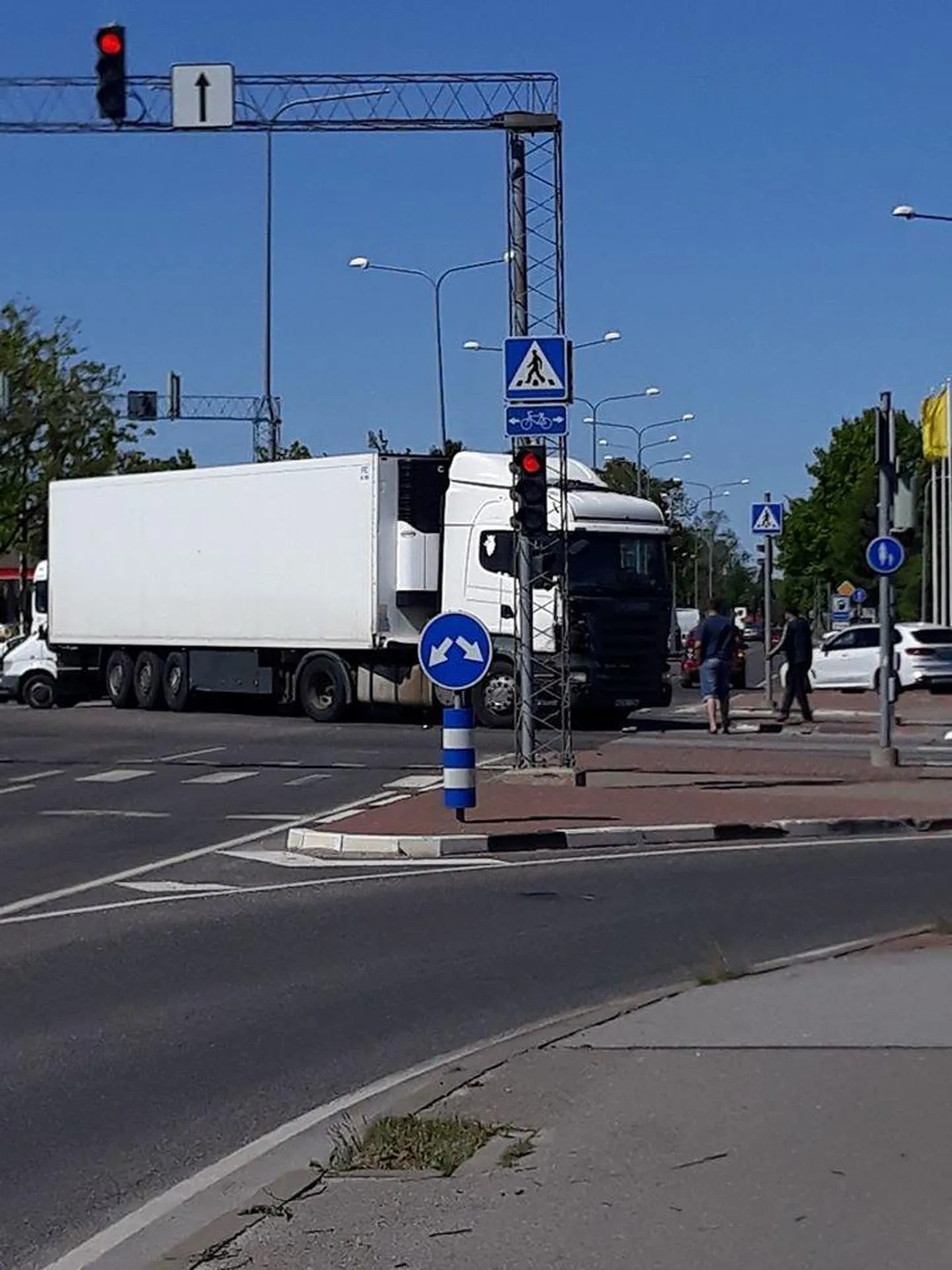 Ristmikul põrkasid kokku kaks veoautot.