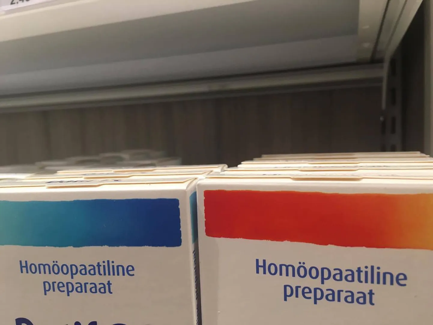 Homöopaatilised preparaadid apteegis.