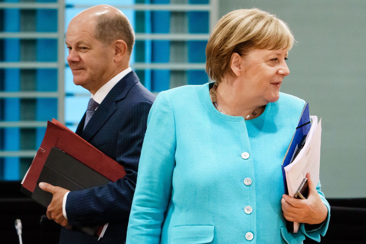 Saksa liidukantsler Angela Merkel ja rahandusminister ning asekantsler Olaf Scholz Berliinis kabinetiistungil.