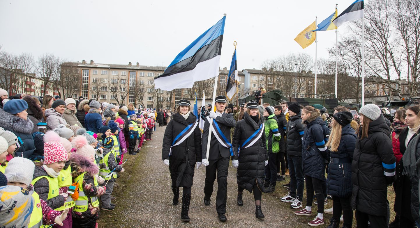 Kohtla-Järve koolide traditsioon tähistada slaavi põhikooli staadionil ühiselt Eesti sünnipäeva sai alguse 2020. aastal.
