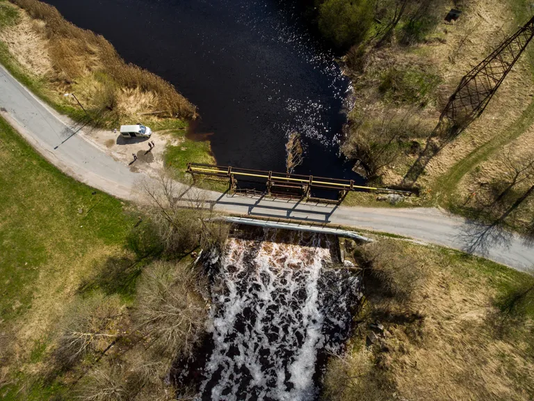 Eesti, 03.05.2016. 
Reostused Ida-Virumaal. Tamm Purtse jõel, aerofoto.
FOTO: EERO VABAMÄGI/POSTIMEES