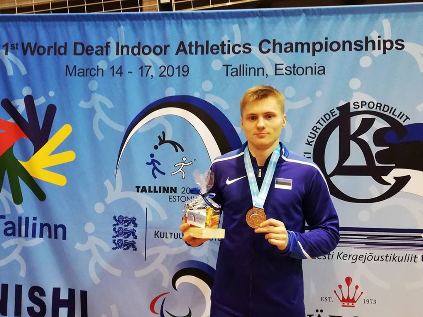 Tanel Visnap purustas 34 aastat püsinud Eesti kurtide kaugushüppe rekordi ja pälvis maailmameistrivõistlusel pronksmedali.