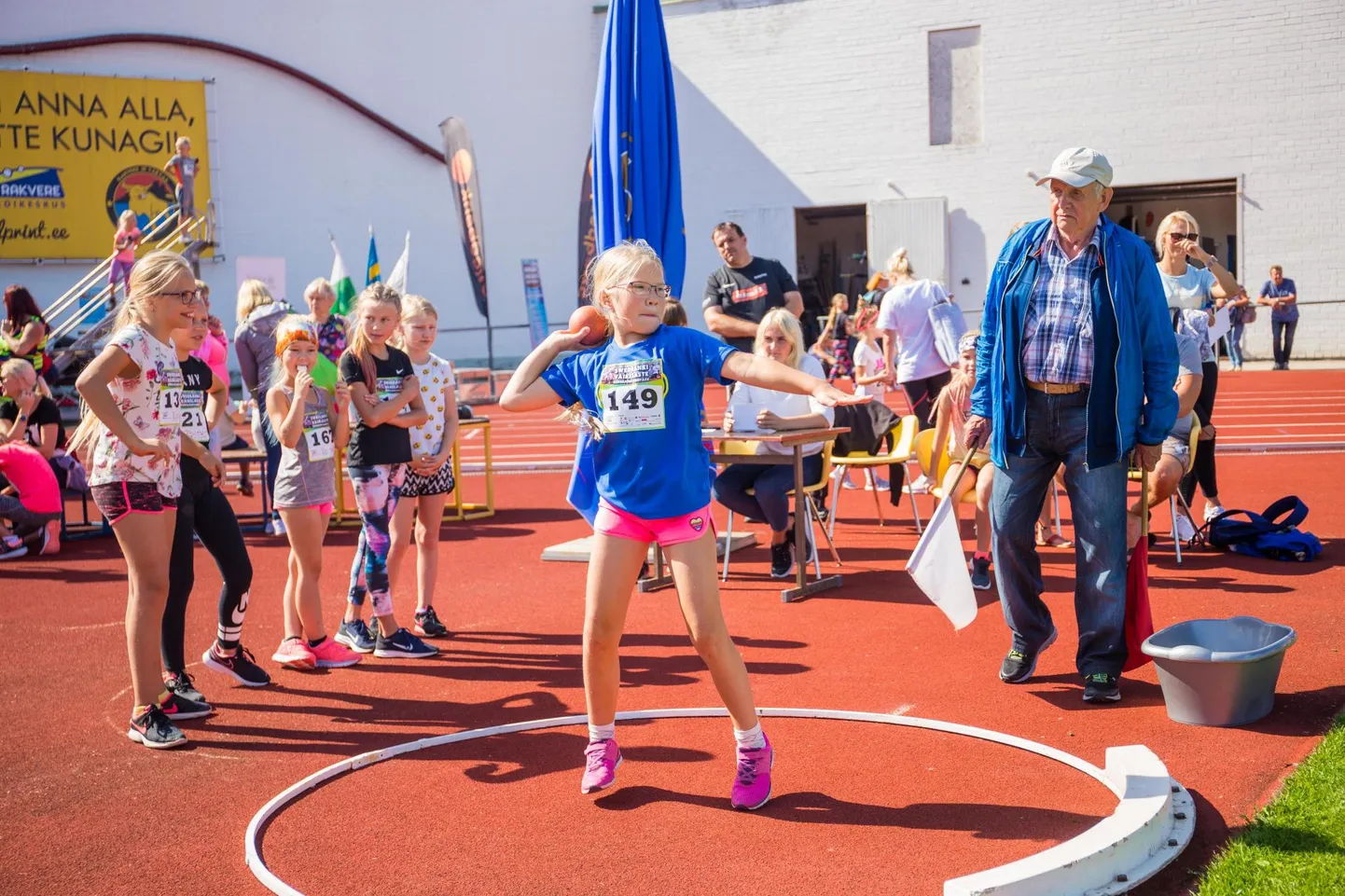 Väikelaste kergejõustikupäev Rakvere linnastaadionil.