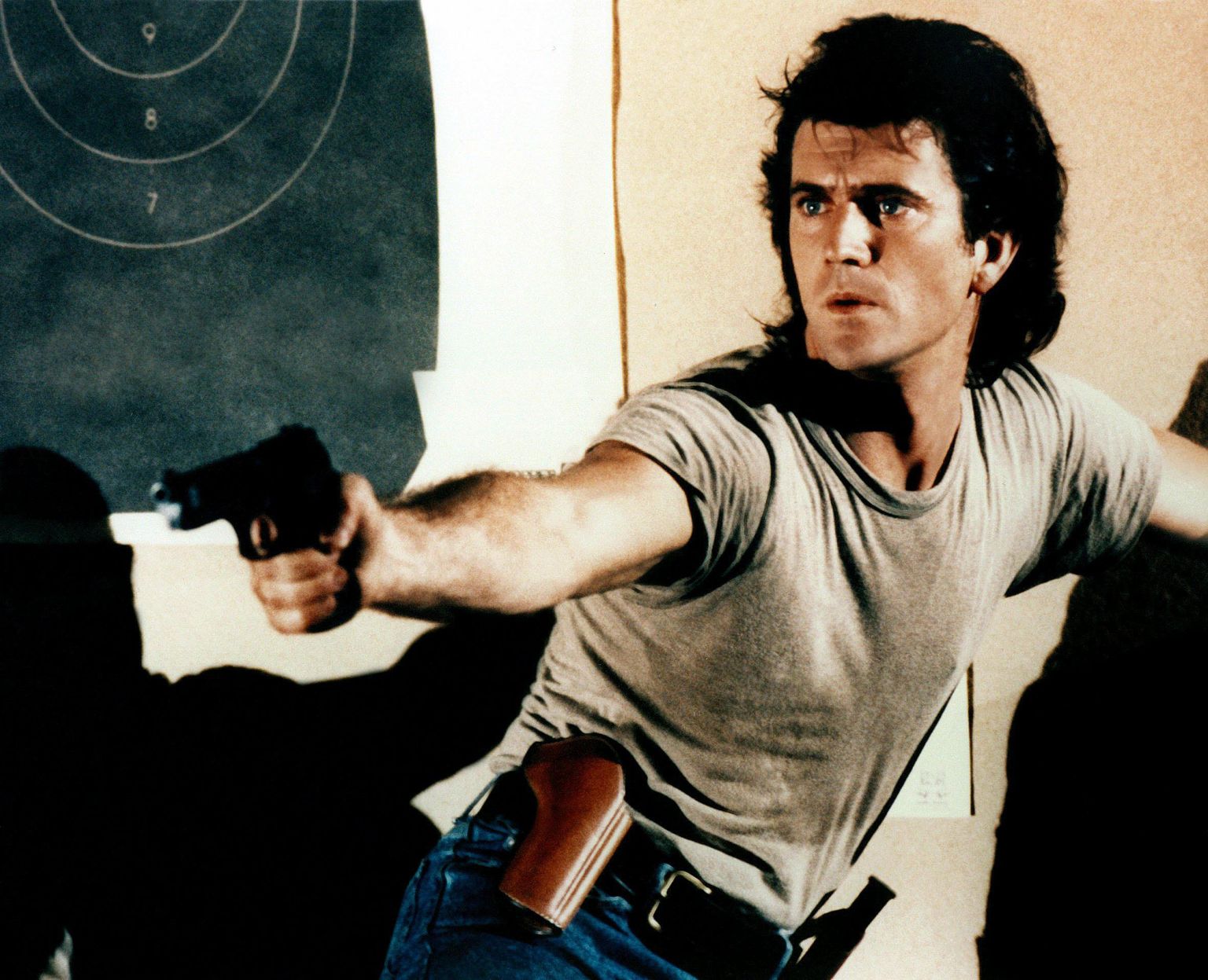 Mel Gibson filmis "Lethal Weapon" (1987)