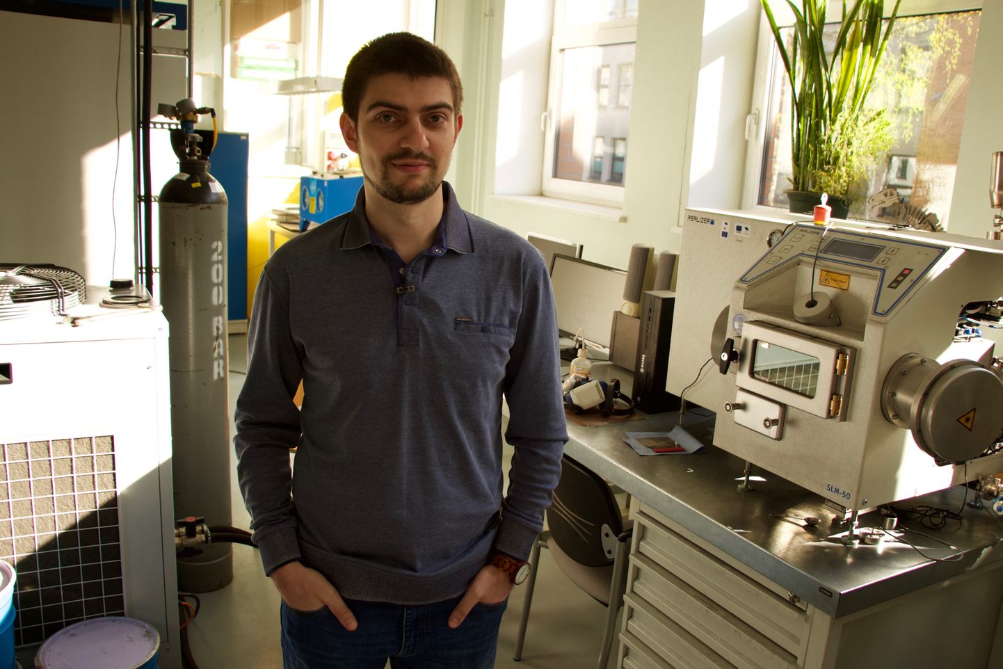 Докторант Таллиннского технического университета Ярослав Головенько в помещении университетской 3Д лаборатории, где украинец разрабатывал методы печати медицинских 3Д имплантатов.