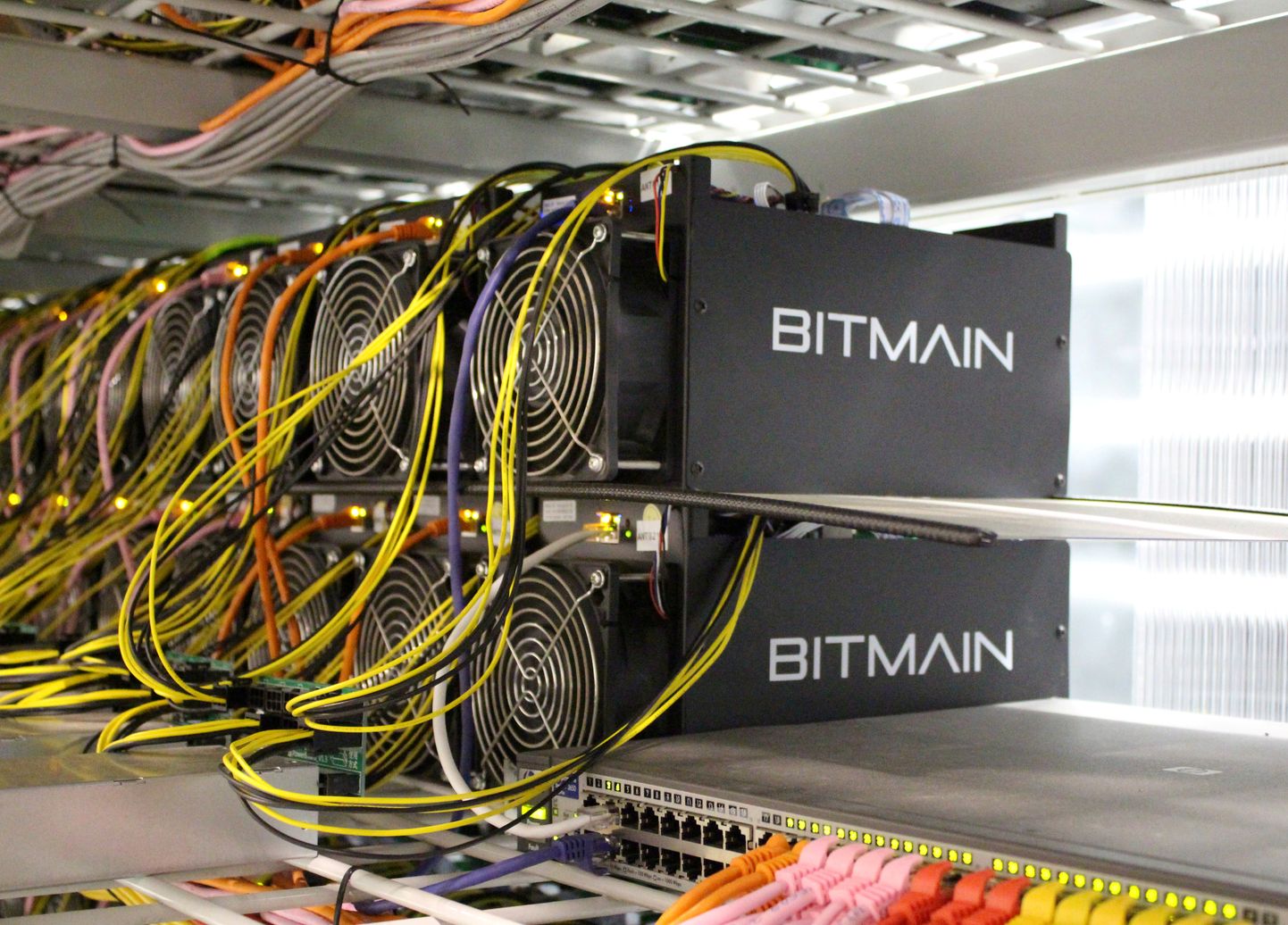 Bitcoine kaevandavad arvutid Islandil.