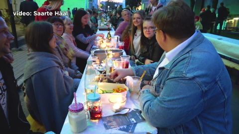 Reporter: Kuressaare tänavapiknikul sõi 540 laua taga üle 6000 inimese
