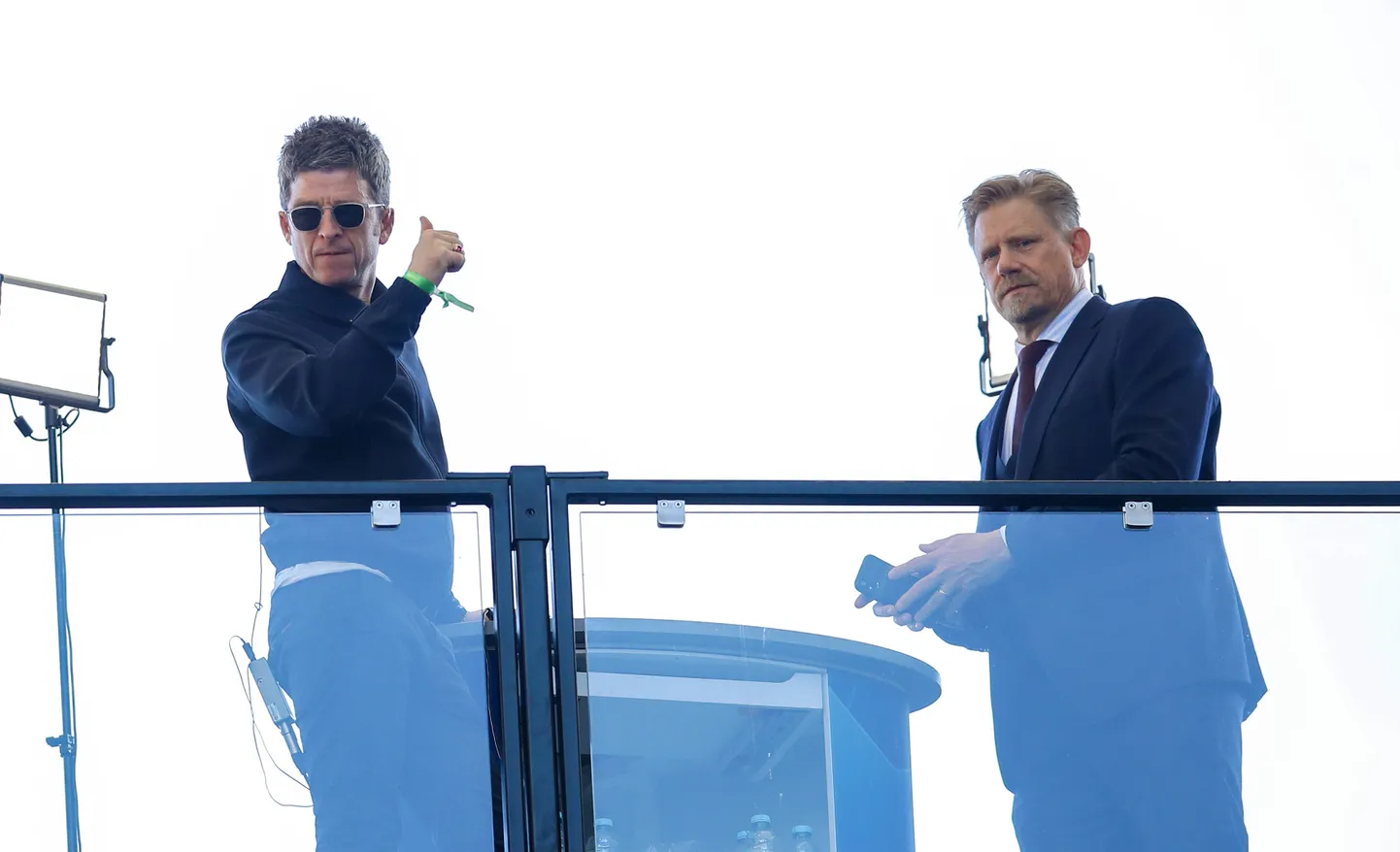 Peter Schmeichel (paremal).