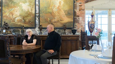 From grocery store to antique hotel: A couple's dream project near retirement