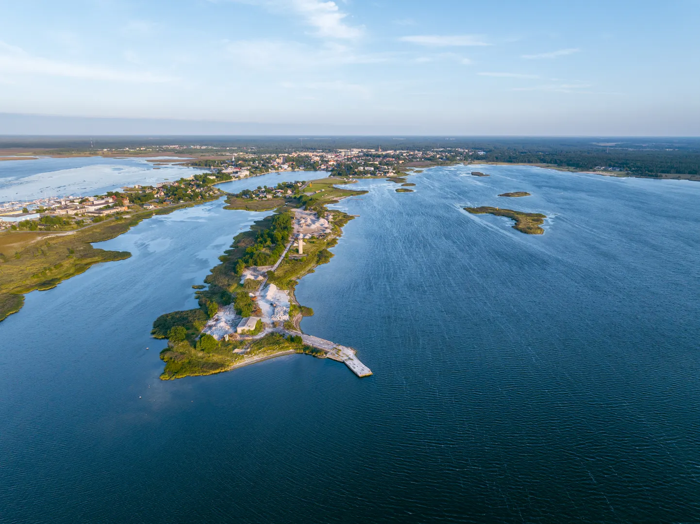 Marienholmi poolsaar.