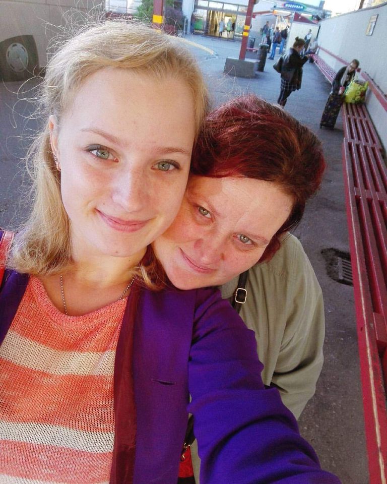 Лера с мамой перед отъездом в Финляндию
