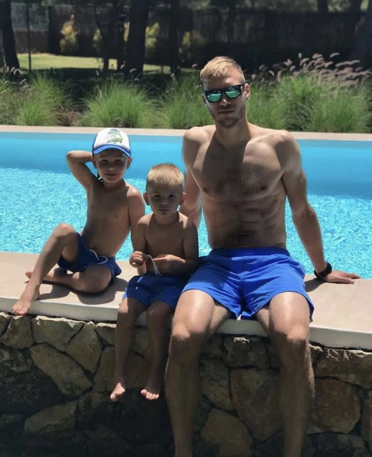 Ragnar Klavan poegadega
