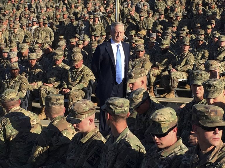 James Mattis USA sõduritega.