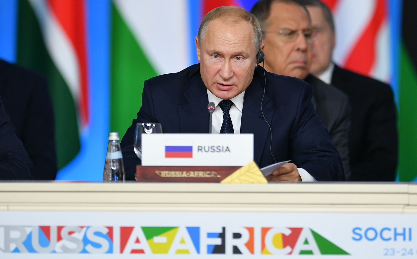Владимир Путин  на пленарном заседании саммита "Россия-Африка".