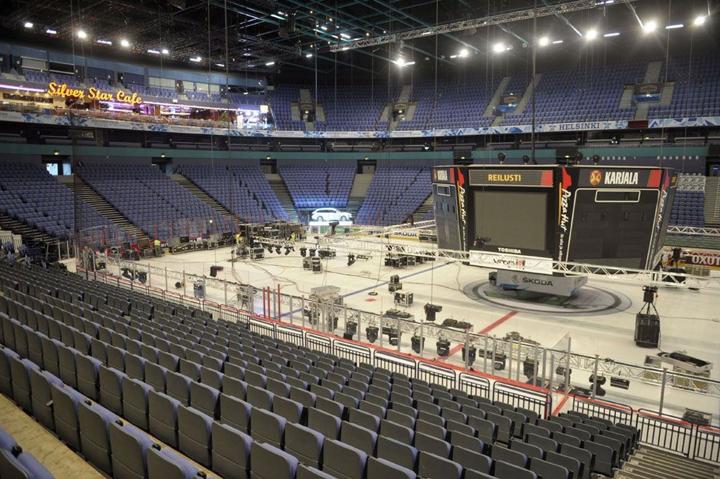 Veel üleeile oli kogu Helsingi Arena lae alla tõmmatav tehnika jääplatsil. Täna on aga kõik MMi alguseks valmis.