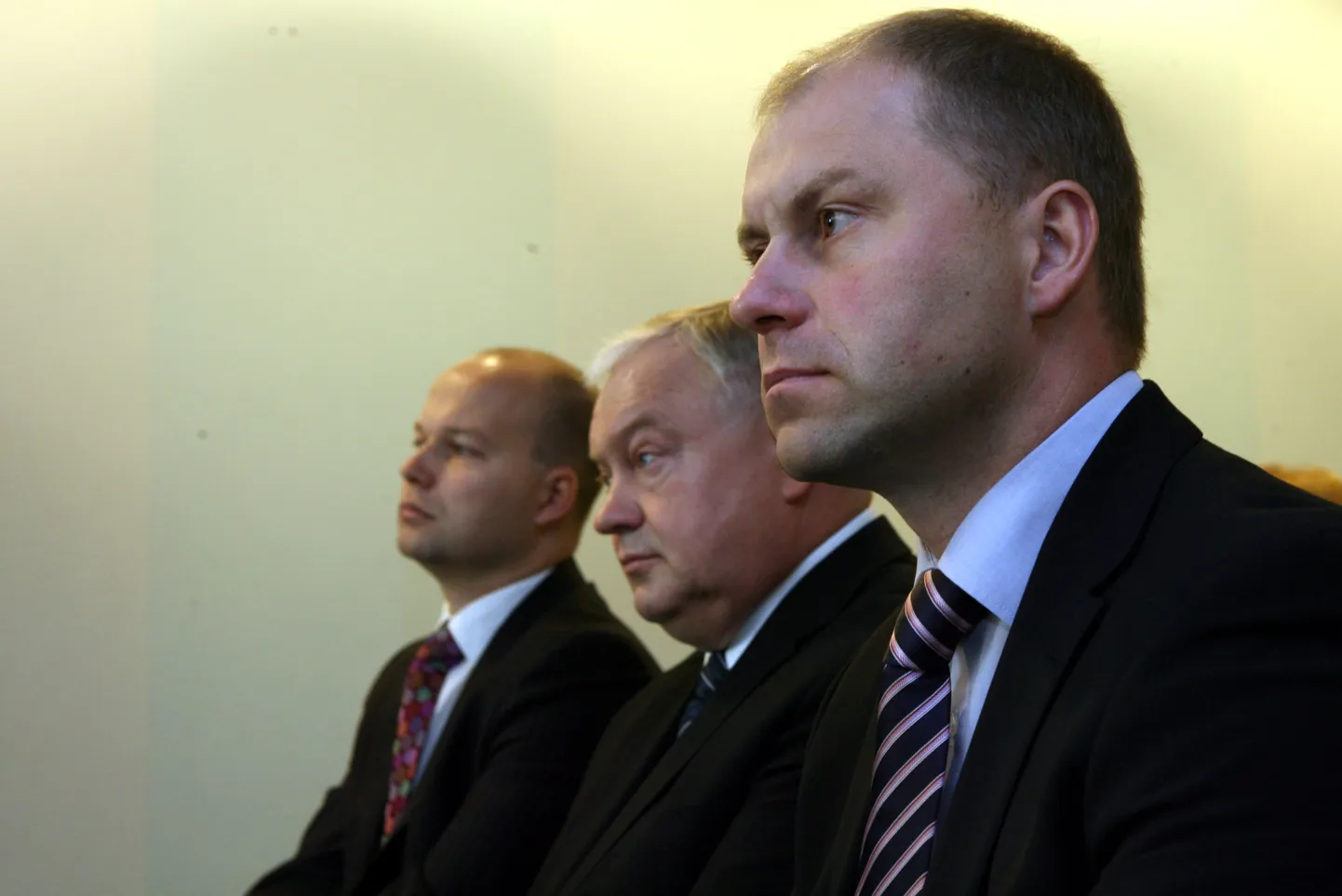 Ärimees Aivo Pärn (paremalt esimene) on segatud veel ühte altkäemaksuasja, kus ootab praegu otsust koos endise ministri Villu Reiljani (keskel) ja advokaadi Tarmo Sillaga.