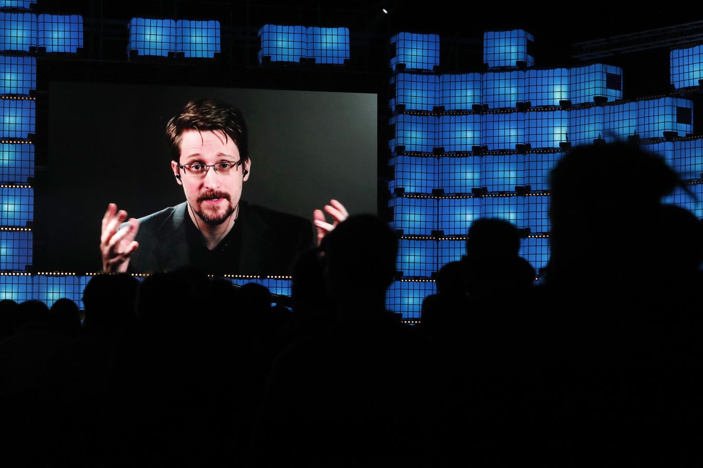 Edward Snowden esinemas videosilla vahendusel 4. novembril 2019 Portugali Lissaboni tehnoloogiakonverentsil