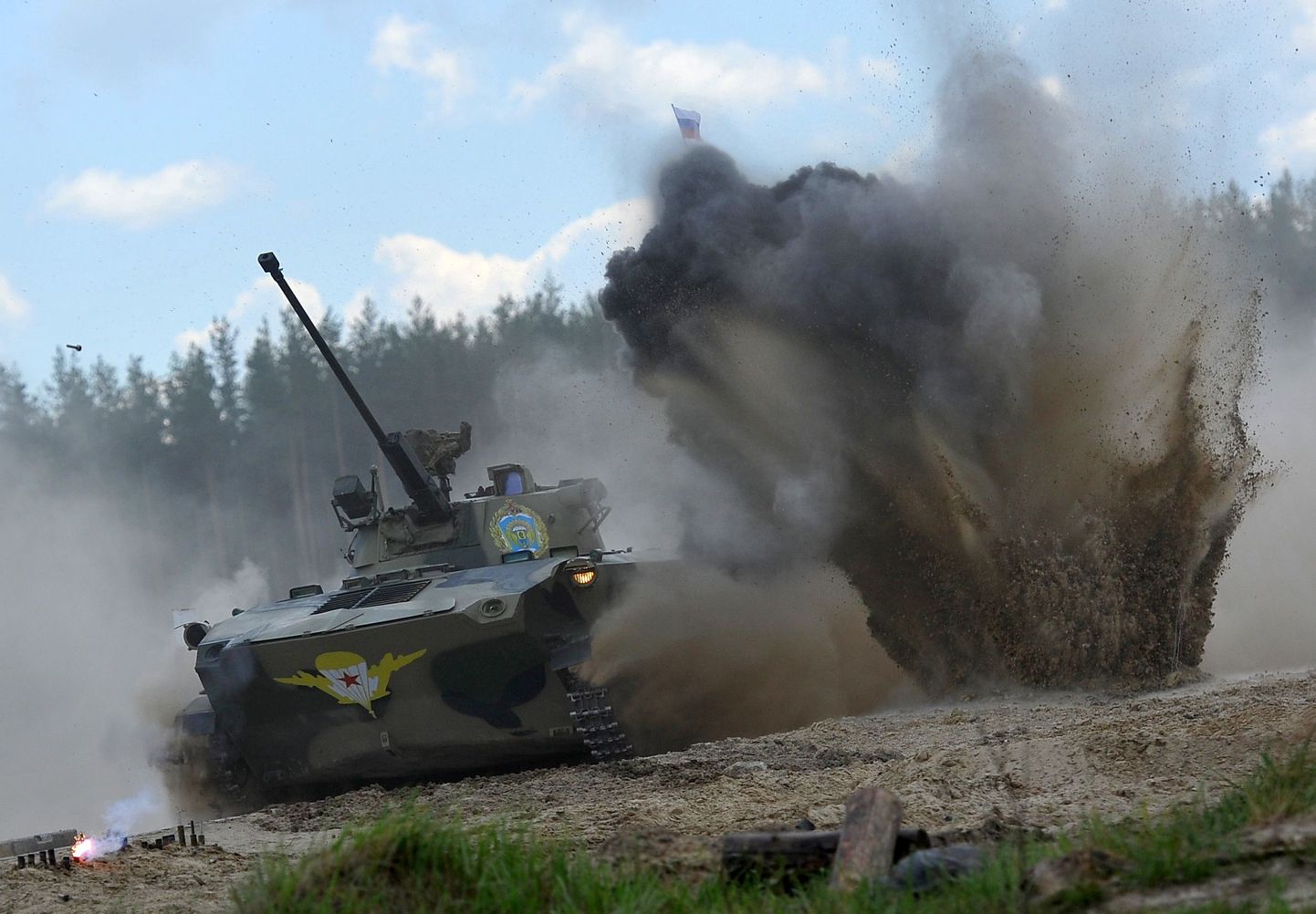 Vene kaitseministeeriumi teatel saadetakse Serbiasse ka kolm lahingumasinat BMD-2.